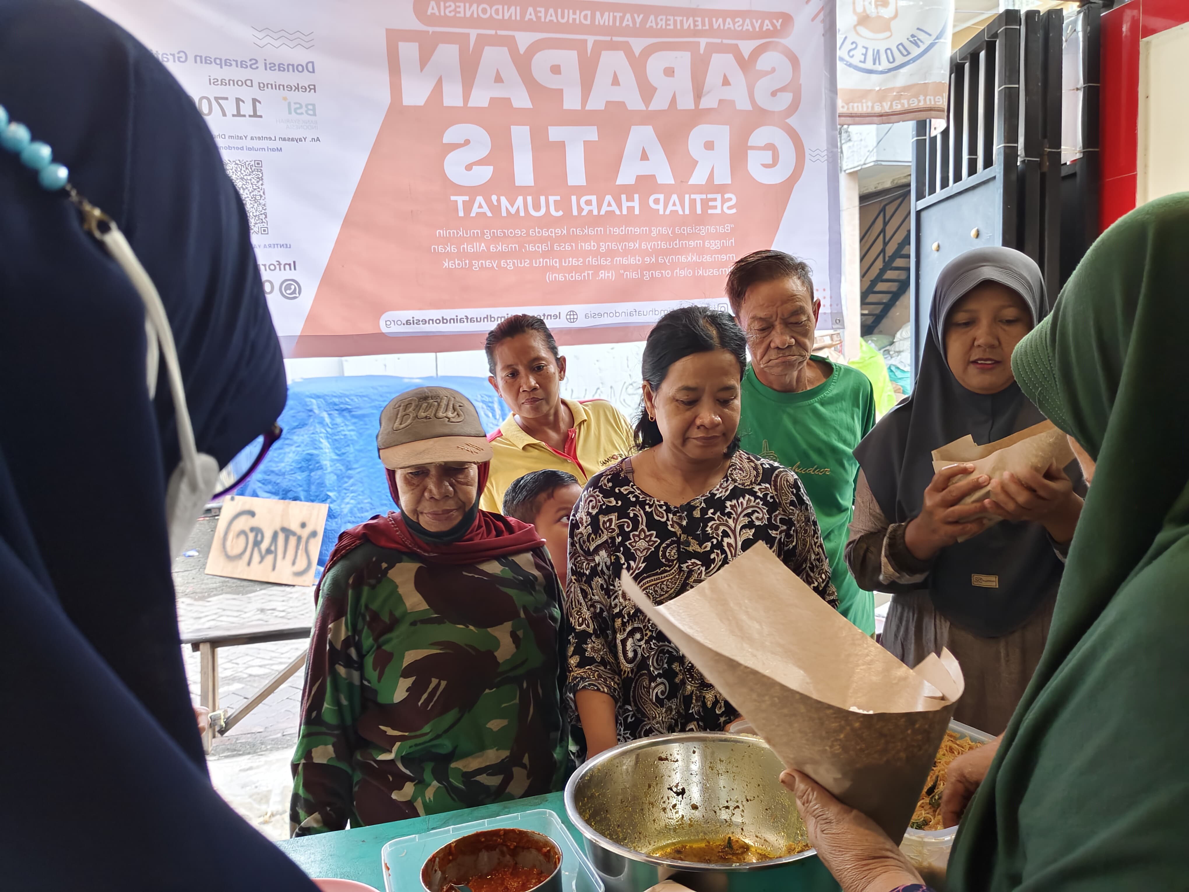 Jumat Penuh Berkah, Bagikan 125 Porsi Makanan Gratis